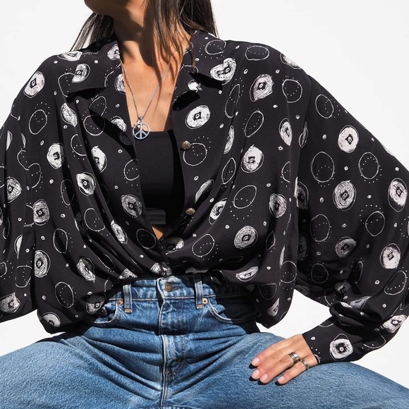 VINTAGE 80'S BLACK & WHITE ABSTRACT PLUS SIZE BLOUSE - Picture 2 of 8